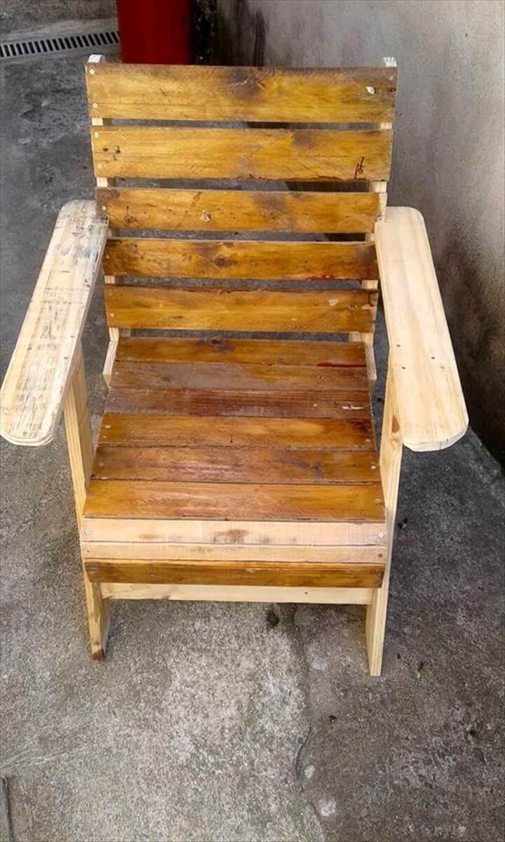 DIY pallet chair