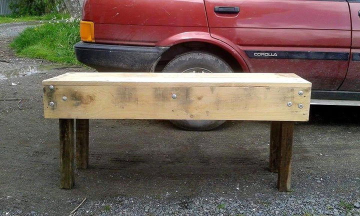 no-cost wooden pallet bench