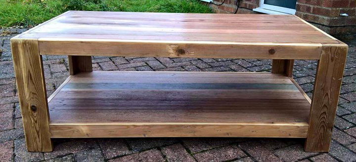 DIY wooden pallet sturdy coffee table with lower built-in shelf