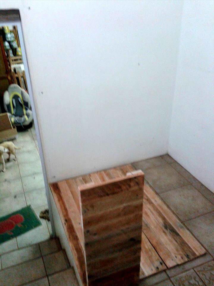 wooden pallet corner computer desk