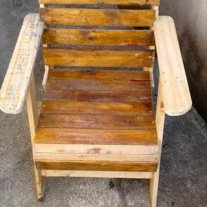 DIY pallet chair