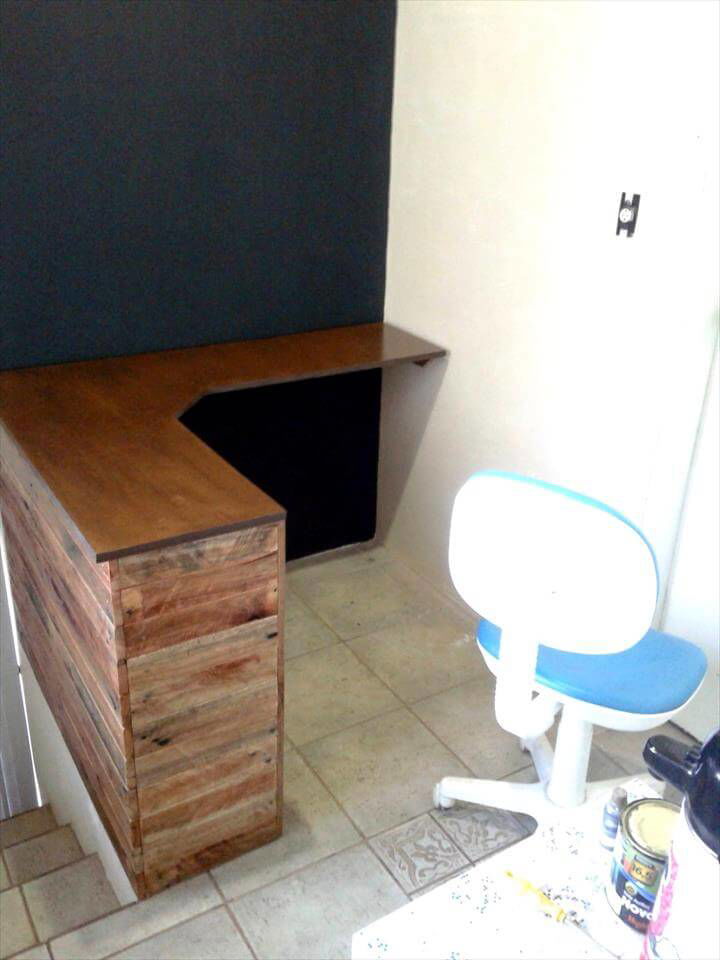 sturdy wooden pallet corner desk