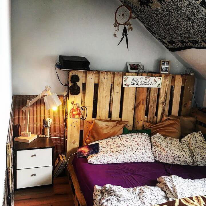 DIY Pallet Wood Bed