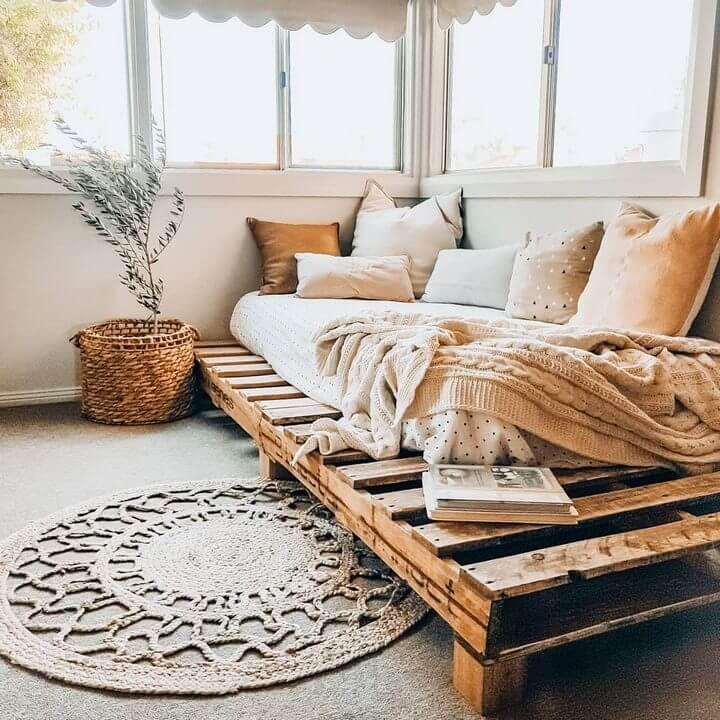 pallet bed daybed