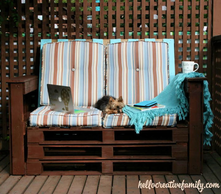 DIY Outdoor Pallet Couch 1