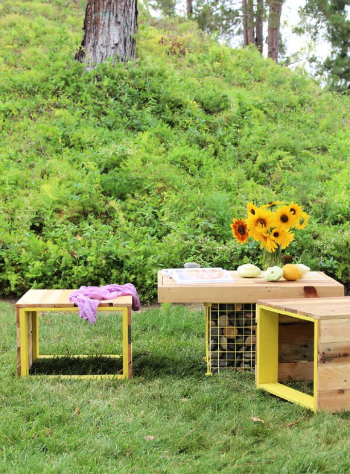 DIY Pallet Coffee Table and Bench 2