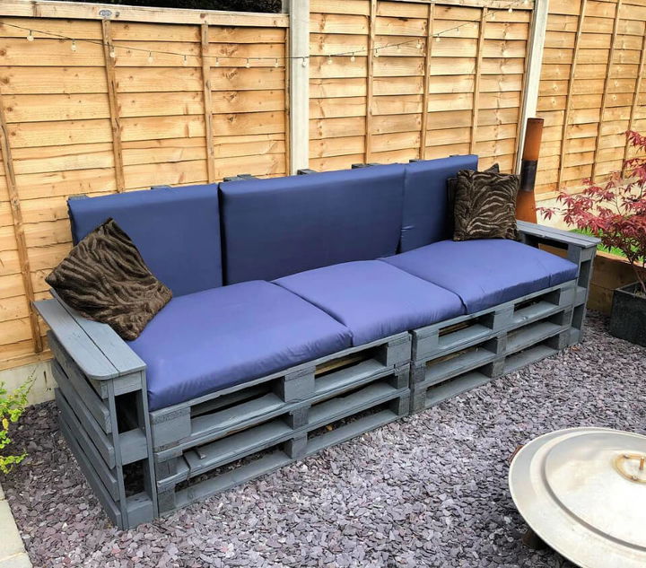 Fabulous Pallet Patio Sofa 1