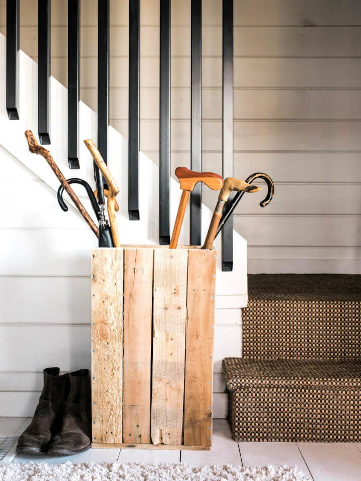 Make a Storage Bin From a Shipping Pallet