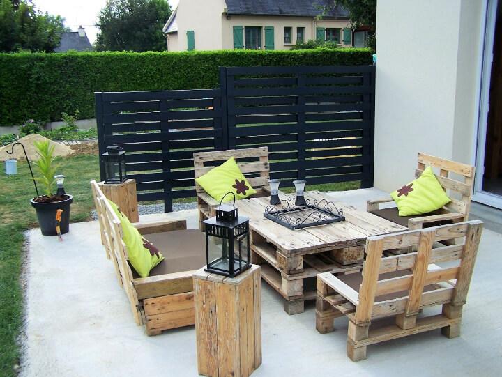 Outdoor Furniture Made from Wood Pallets