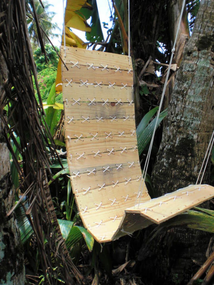 Paracord Laced Pallet Hanging Chair 1