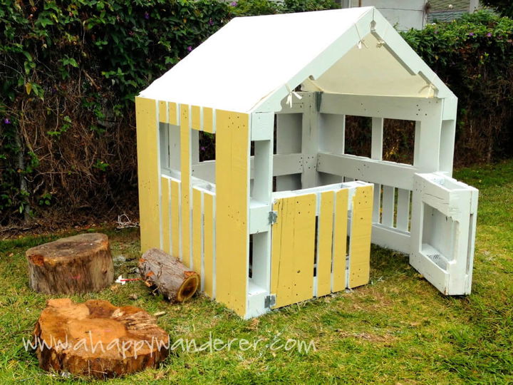 Playhouse for Kids Using Pallet