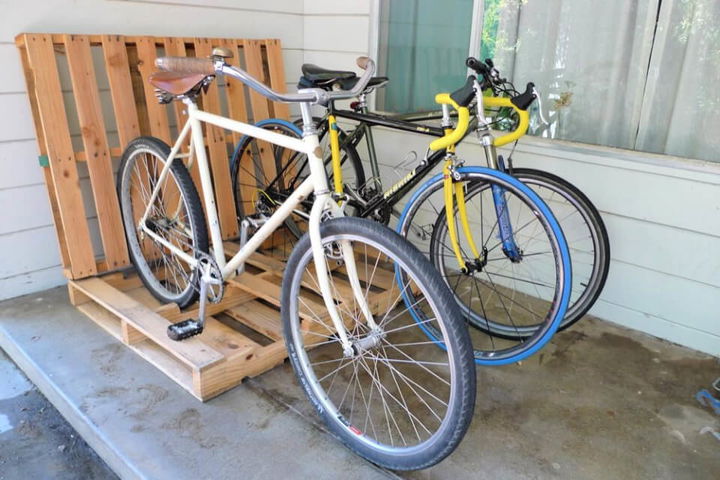 Simple DIY Pallet Bike Rack