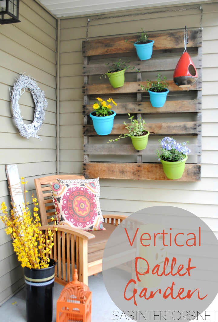 Simple DIY Vertical Pallet Garden