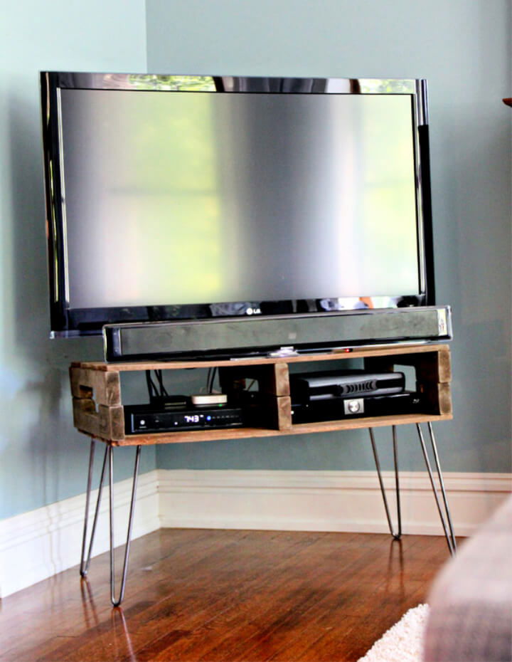 Turn Pallets Into TV Stand