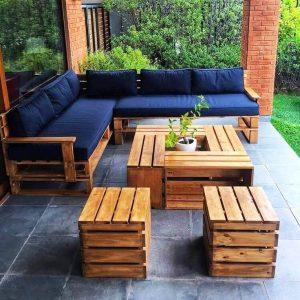 cozy furniture from pallets of the garden