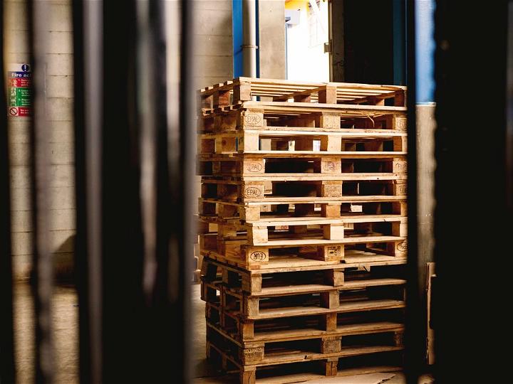 Pairing Pallet DIY Projects with Existing Furniture Tips